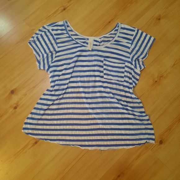 Freeloader Women's Open-back, capped sleeved Shirt - Picture 3 of 5